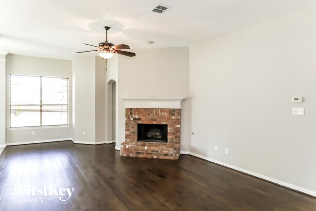 Building Photo - 324 Highland Fairway Ln