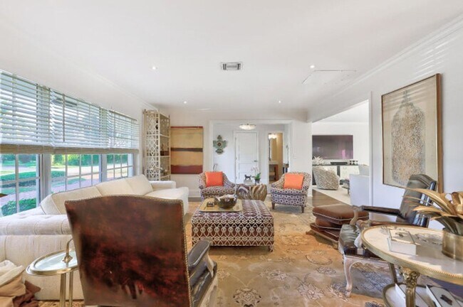 Building Photo - 835 Canary Walk