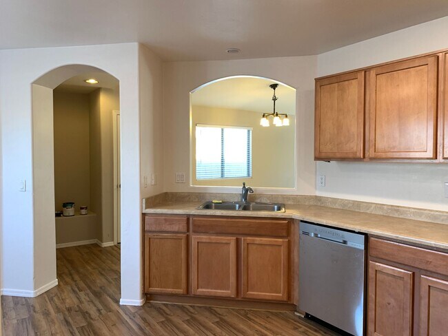 Building Photo - 3Bdm 2Ba Home, Popular Location, Available...