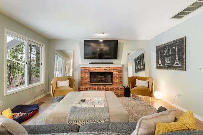 Building Photo - Private Retreat Backing to Trails in the Heart of Lake Oswego