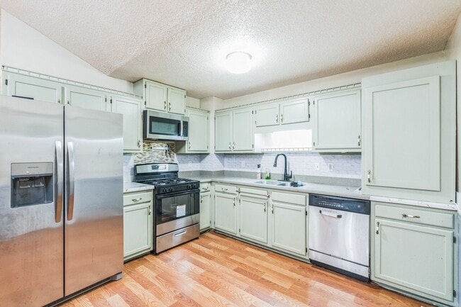Building Photo - Charming 4BR House in Douglasville