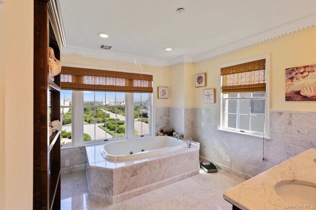 Building Photo - 949B Dune Rd