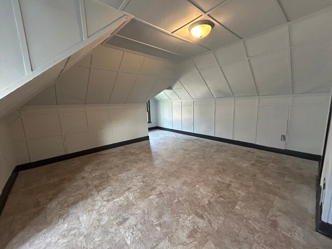 Building Photo - 907.5 Jewell-