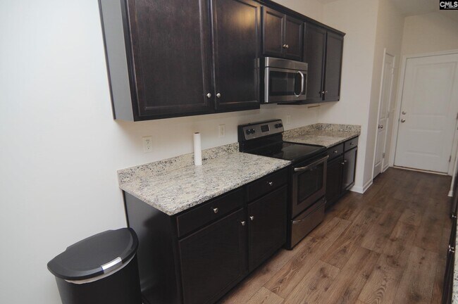 Building Photo - 194 Bonhomme Cir
