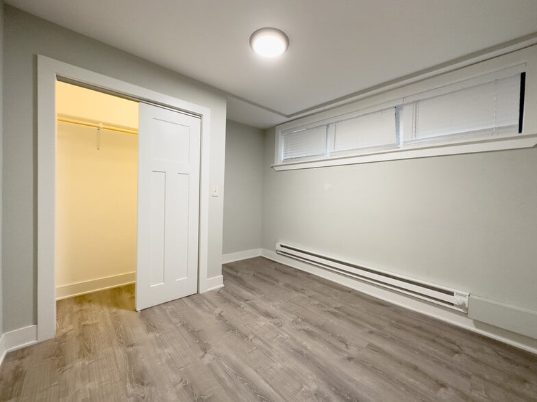 Building Photo - 4333 N Wolcott Ave