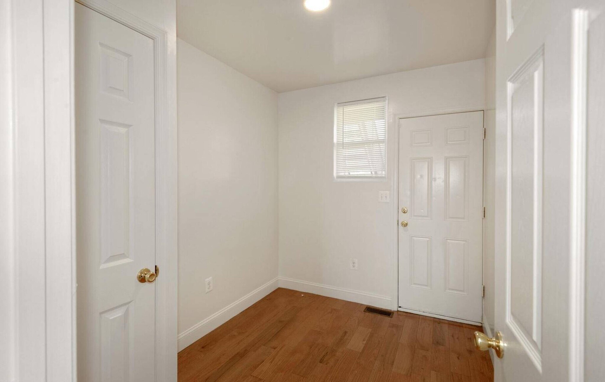 Building Photo - 212 Orange St SE