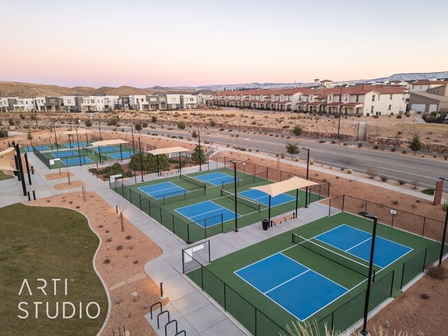 Building Photo - 3 Bedroom, 2.5 Bathroom Townhome in Auburn...