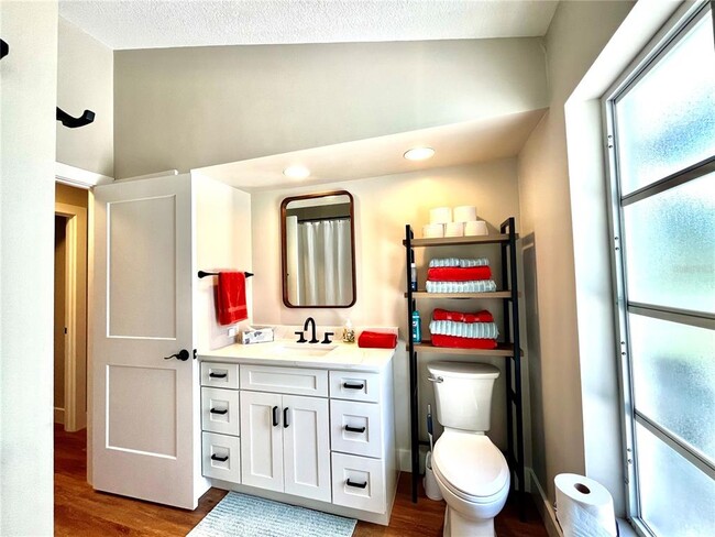 Building Photo - 6000 Key Largo Cir