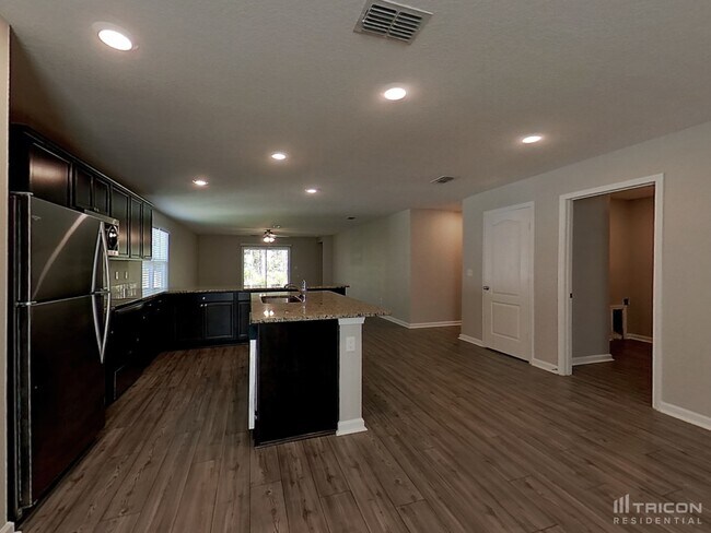 Building Photo - 77038 Crosscut Wy