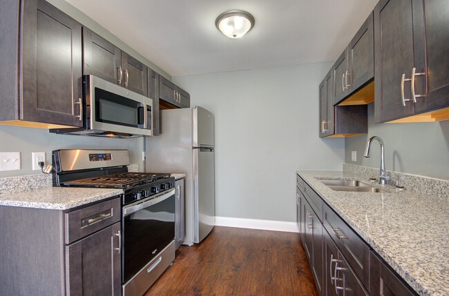 Building Photo - 2333 Carnation Dr