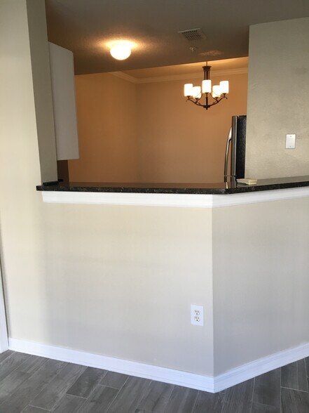 Building Photo - 501 Knights Run Ave