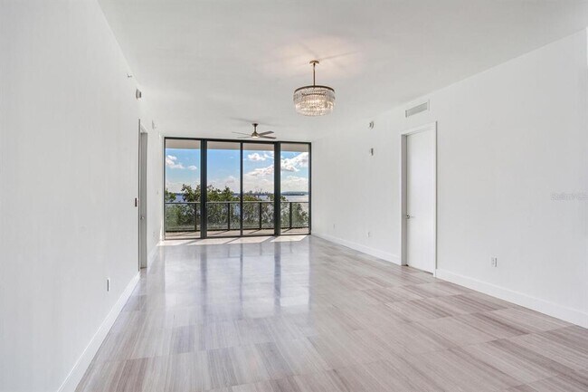 Building Photo - 2912 W Santiago St