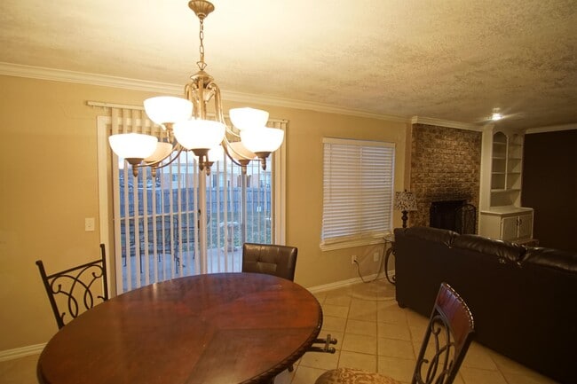 Building Photo - 6419 NW 63rd St