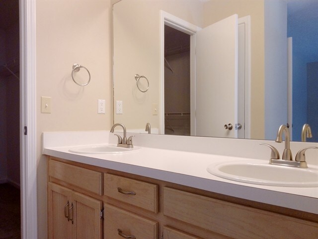 Building Photo - 300 Ella St