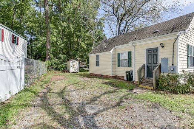 Building Photo - 955 Poquoson Ave