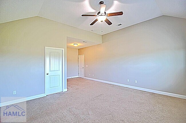 Building Photo - 582 Burke Dr