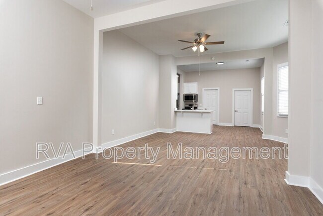 Building Photo - 9800 Golf Course Dr