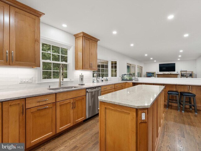 Building Photo - 3044 Emerald Chase Dr