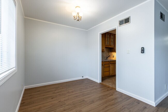 Building Photo - Beautiful & bright 3 bed / 2 Bath San Brun...