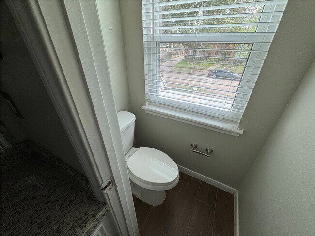 Building Photo - 11821 Westmere Dr