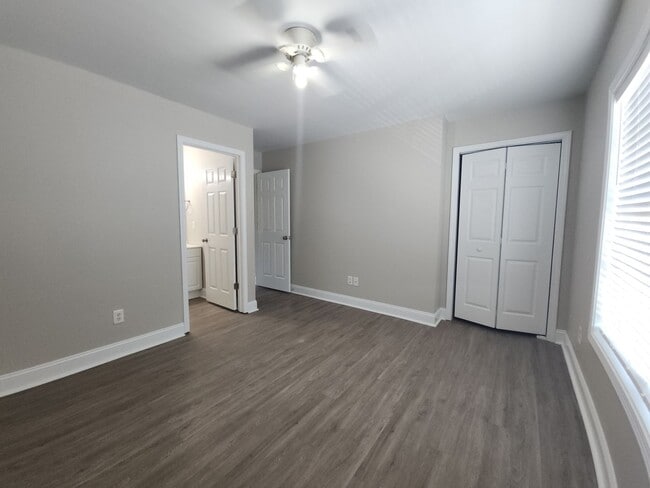 Building Photo - Townhome Available Now in Peletier, NC!