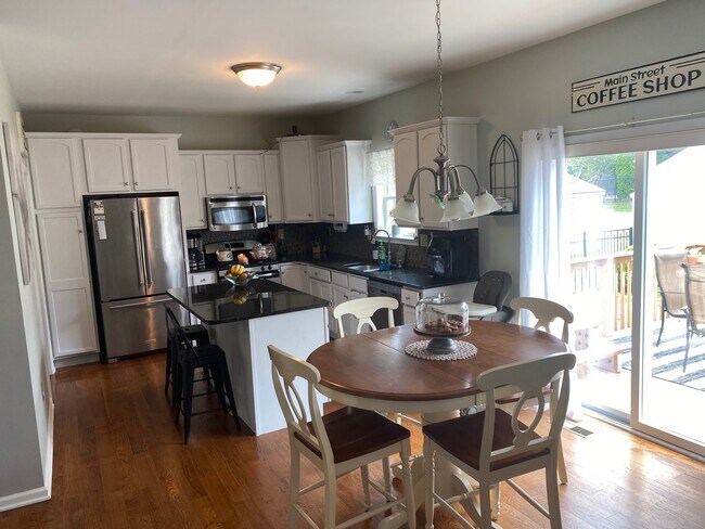 Building Photo - 30 Millbrook Court