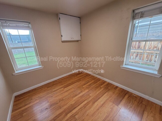 Building Photo - 1124 E 7th Ave