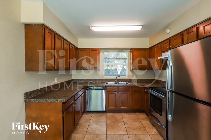 Building Photo - 2107 W Herman St