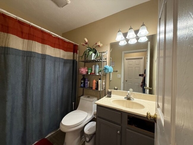 Building Photo - Comfort, Convenience, and Great Location!!