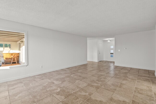 Building Photo - 10561 Alskog St