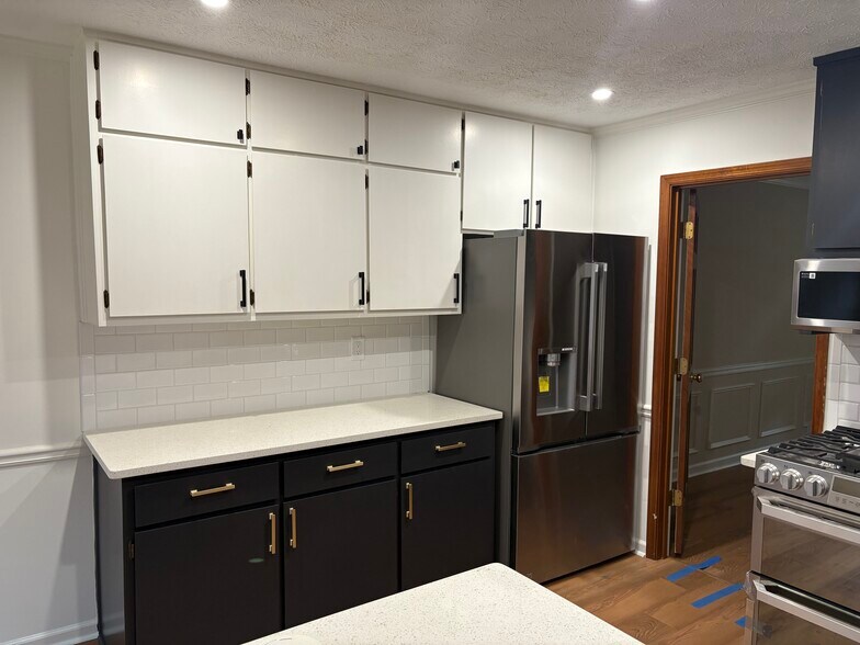 Kitchen - 807 Oak Bridge Ln