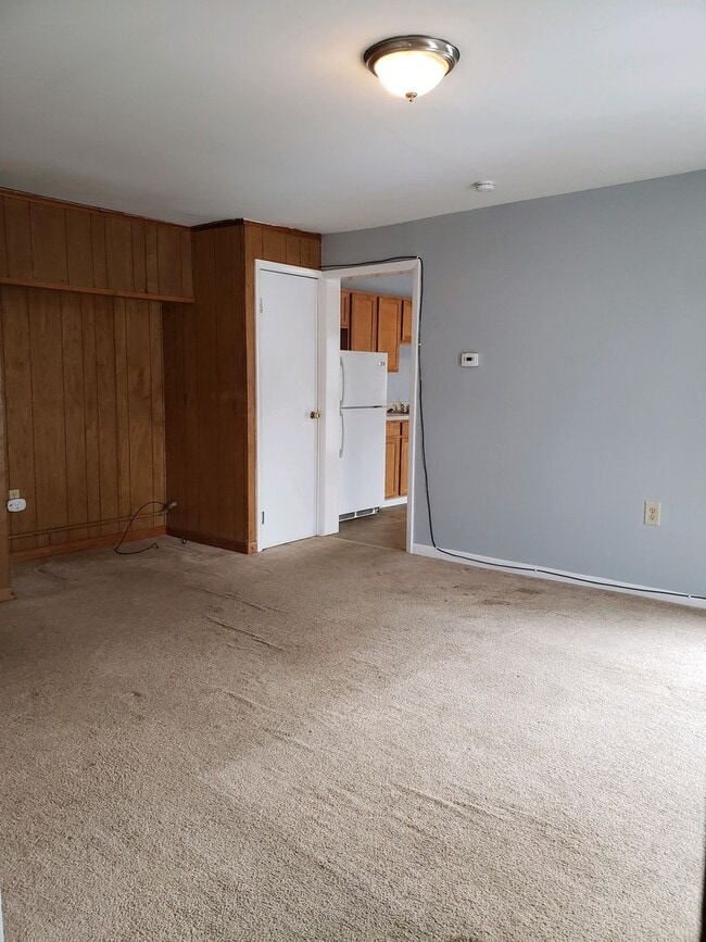 Building Photo - 87 1/2 Clinton