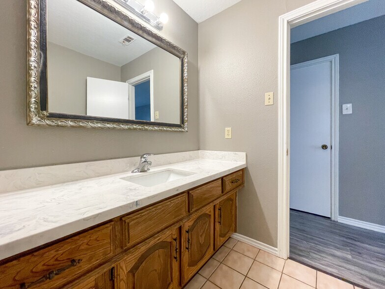 Building Photo - 7104 Churchill Cir