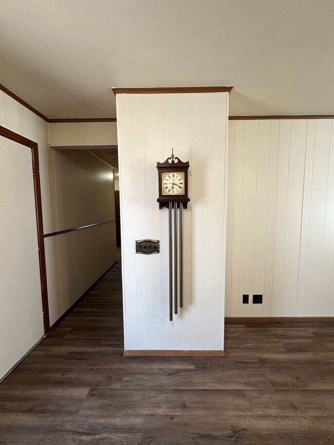 Building Photo - Beautiful Home on Mesa Circle!