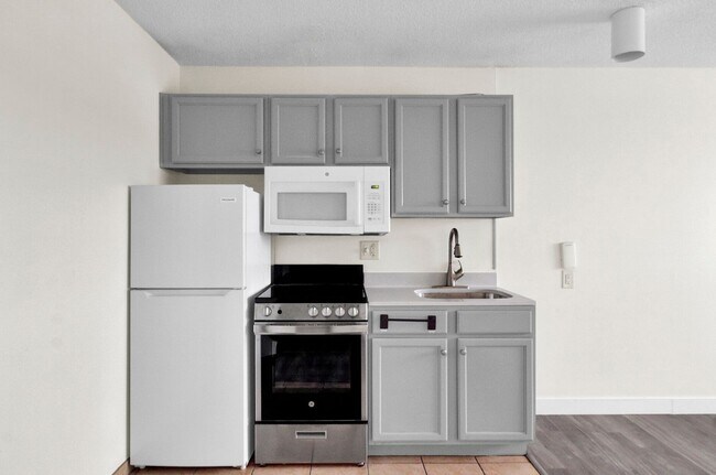 Building Photo - FIRST MONTH FREE- 1BD/1BA Available ASAP or February 1, 2026