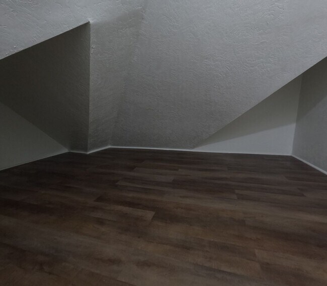 Building Photo - 1305-07 McDonald RENT/RENT-T0-OWN