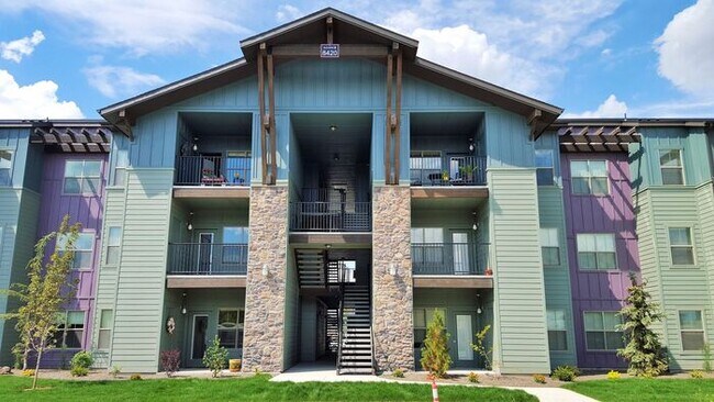 Building Photo - The Madison Courtyard