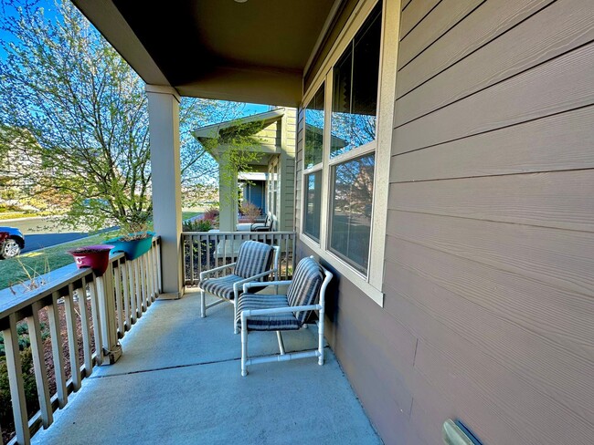 Building Photo - Spacious Backyard