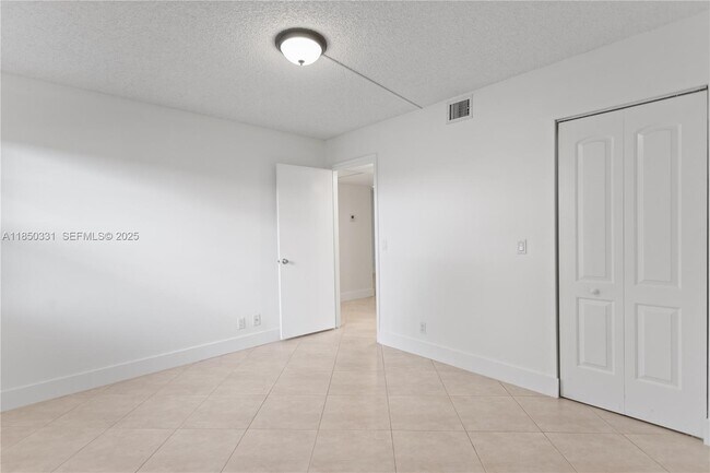 Building Photo - 1400 SW 124th Terrace