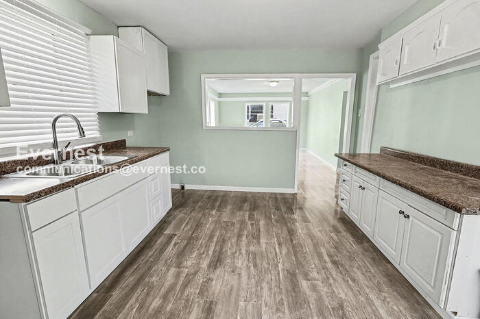 Building Photo - 2028 13th St N