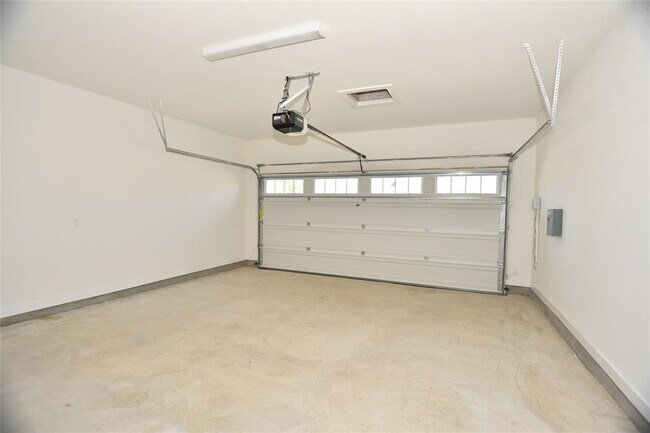 Building Photo - 1804 Homestead Farms Dr