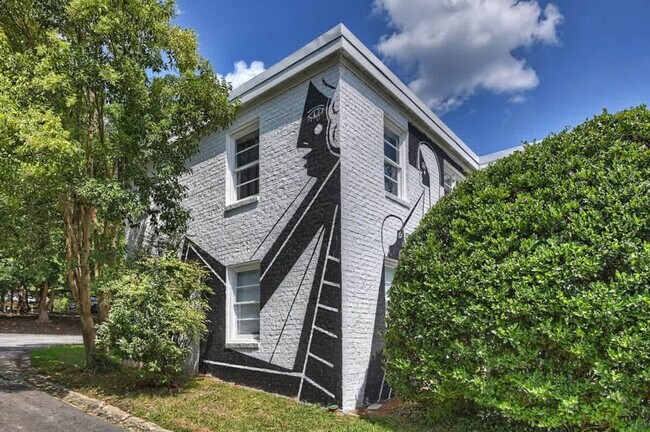 Building Photo - 510 Queens Rd