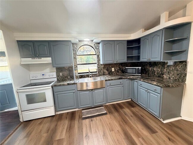 Building Photo - 5195 Countryside Ct