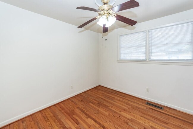 Building Photo - 453 Wade Hampton Dr