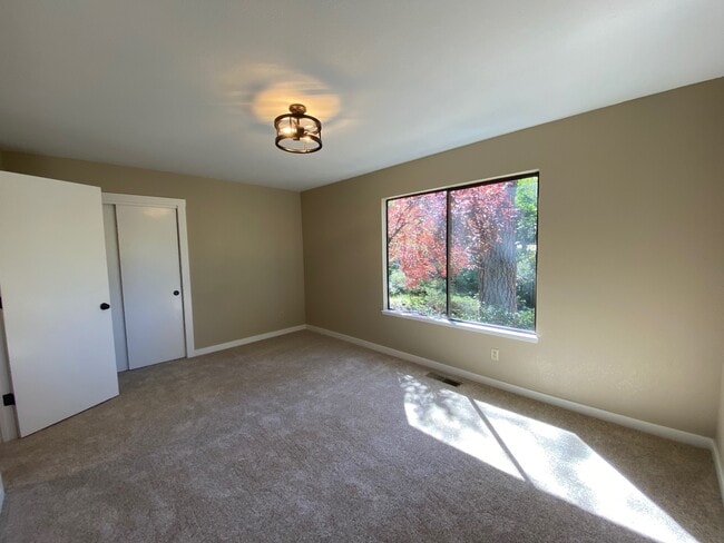 Building Photo - 10959 Alta Sierra Dr