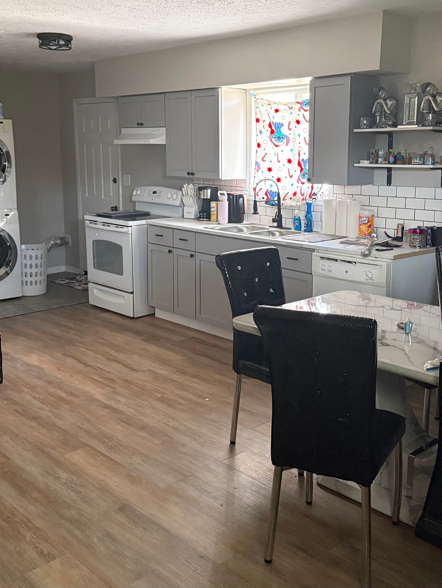 Building Photo - 320 S Roena St