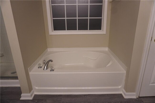 Building Photo - 840 Paper Creek Dr SE