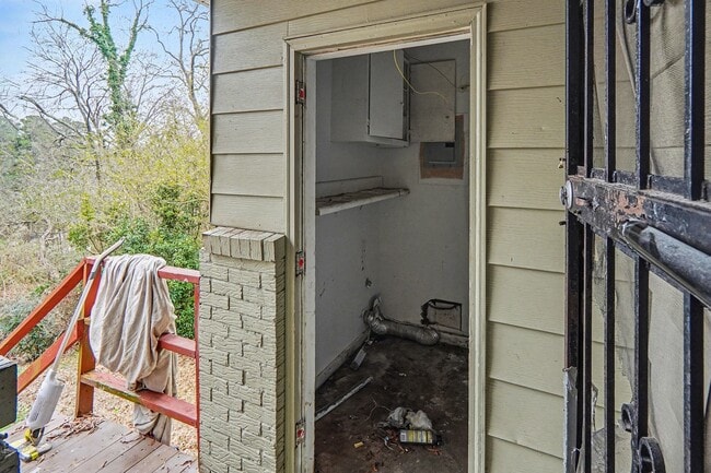 Building Photo - 1147 Oakley Dr