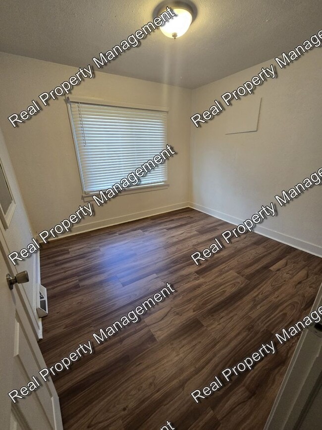 Building Photo - Two Bedroom Ranch