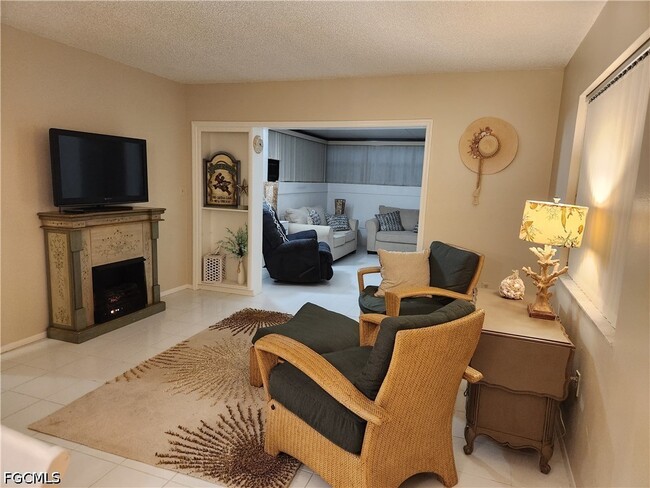 Building Photo - 1064 Villa Dr
